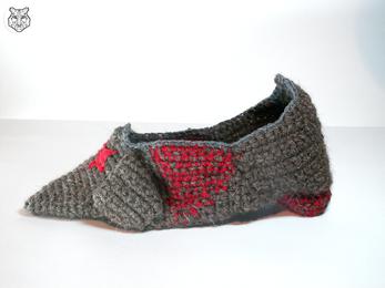 Art object "Knitted shoes in explanation of Budenovka". Daria Held