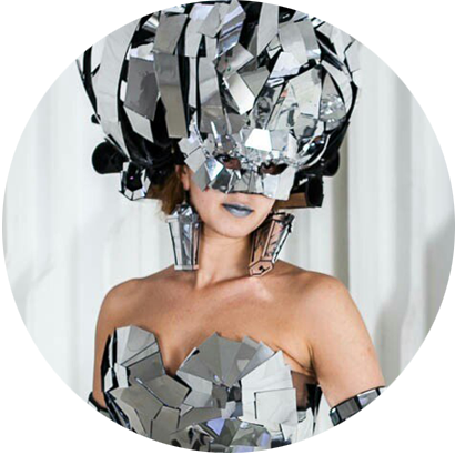 Costume Mirror Lady Buffet. Daria Held
