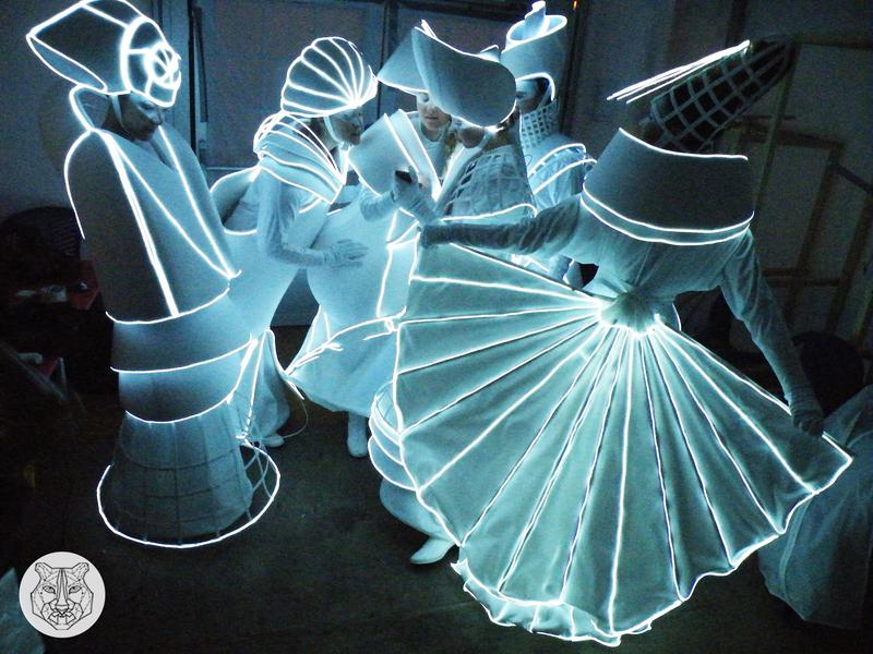 Luminous costumes for the show "Circle of Light". Daria Held